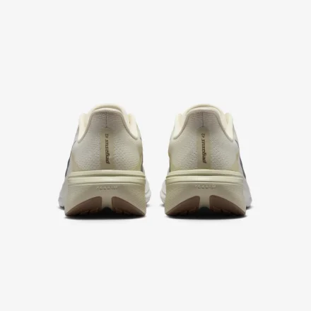 【国内7月27日発売開始】ナイキ ペガサス 42 ココナッツミルク/ライトカーキ/ガムライトブラウン/メタリックシルバー(IM8332-100)