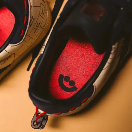 【海外4月11日発売予定】 シェイク・ジェームズ × アディダス オリジナルス サンバ 414 デイ クリーム/ブラック/レッド/ガム