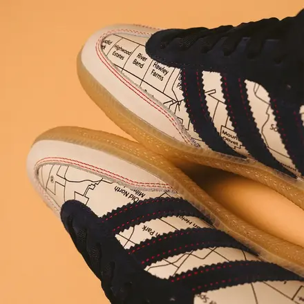 【海外4月11日発売予定】 シェイク・ジェームズ × アディダス オリジナルス サンバ 414 デイ クリーム/ブラック/レッド/ガム