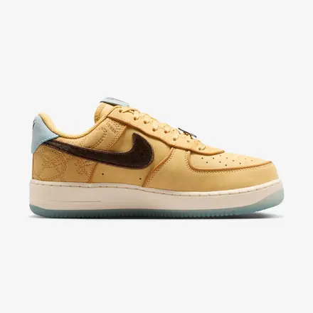 【国内4月24日発売予定】 コービー ブライアント × ナイキ エアフォース 1 ロー プロトロ "シエンプレ エルマノス"(IM0582-700)