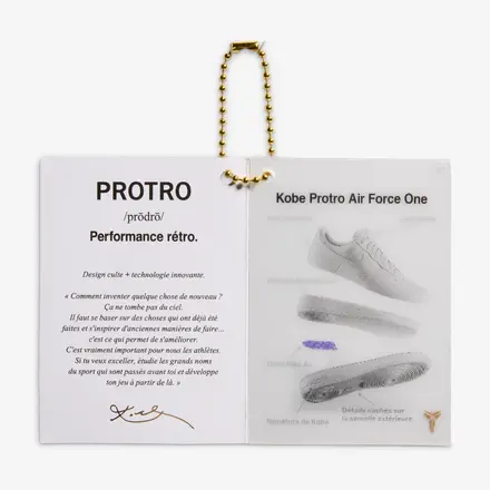 【国内4月24日発売予定】 コービー ブライアント × ナイキ エアフォース 1 ロー プロトロ "シエンプレ エルマノス"(IM0582-700)