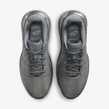 【2026年夏発売予定】イサマヤ フレンチ × ナイキ ボメロ プレミアム スモーク グレー/ライト スモーク グレー/クローム/スモーク グレー(IR1988-084)