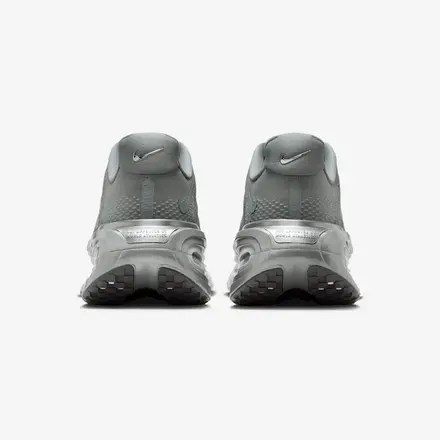 【2026年夏発売予定】イサマヤ フレンチ × ナイキ ボメロ プレミアム スモーク グレー/ライト スモーク グレー/クローム/スモーク グレー(IR1988-084)