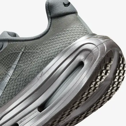 【2026年夏発売予定】イサマヤ フレンチ × ナイキ ボメロ プレミアム スモーク グレー/ライト スモーク グレー/クローム/スモーク グレー(IR1988-084)