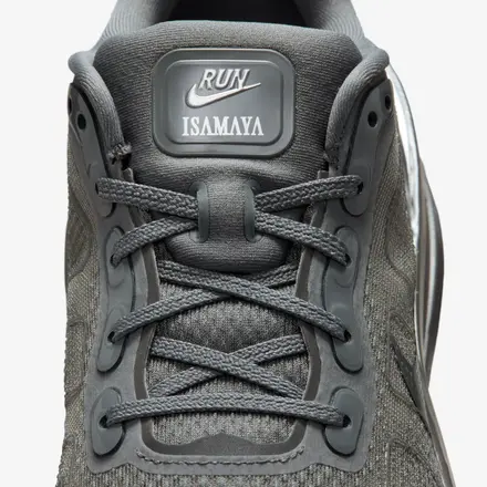 【2026年夏発売予定】イサマヤ フレンチ × ナイキ ボメロ プレミアム スモーク グレー/ライト スモーク グレー/クローム/スモーク グレー(IR1988-084)