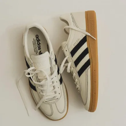 【国内先行予約/4月24日発売予定】アダム エ ロペ × アディダス オリジナルス ハンドボール スペツィアル ホワイト(GKA16100)