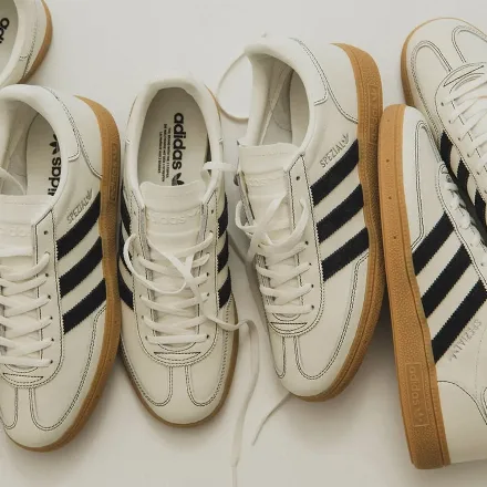 【国内先行予約/4月24日発売予定】アダム エ ロペ × アディダス オリジナルス ハンドボール スペツィアル ホワイト(GKA16100)