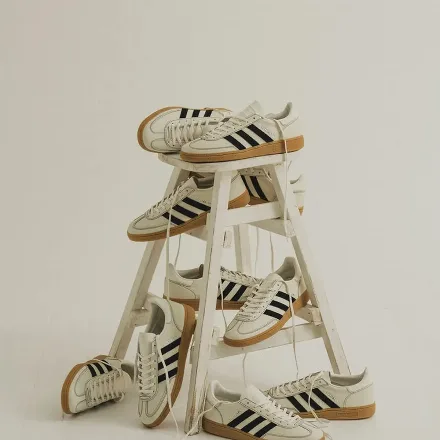 【国内先行予約/4月24日発売予定】アダム エ ロペ × アディダス オリジナルス ハンドボール スペツィアル ホワイト(GKA16100)