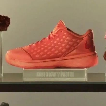  ナイキ コービー 3 ロー プロトロ アトミック ピンク(IV7127-600)