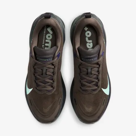 【海外4月14日発売開始】 ナイキ ボメロ プラス アイアンストーン/ダーク スモーク グレー/ダーク レーズン/クオーツ パティーナ(IR7550-030)