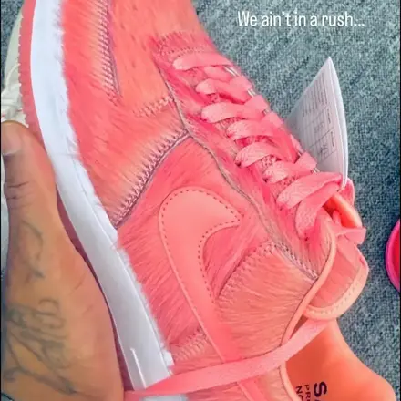   ナイキ エア フォース 1 ロー ピンク ポニーヘア