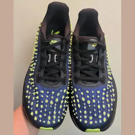  【2026年発売予定】 ナイキ ボメロ プレミアム ミッドナイト ネイビー/ボルト