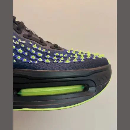  【2026年発売予定】 ナイキ ボメロ プレミアム ミッドナイト ネイビー/ボルト