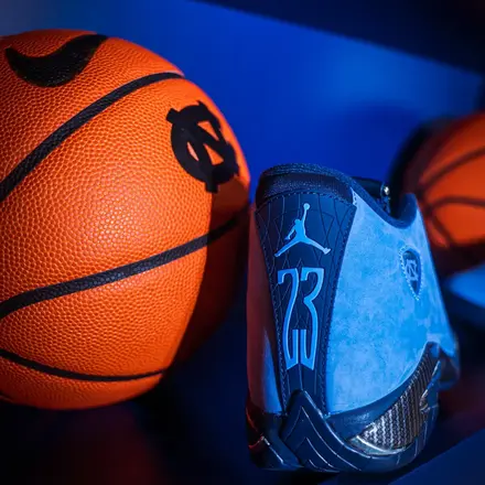  【非売品】 ナイキ エアジョーダン 14 PE "UNC ターヒールズ"