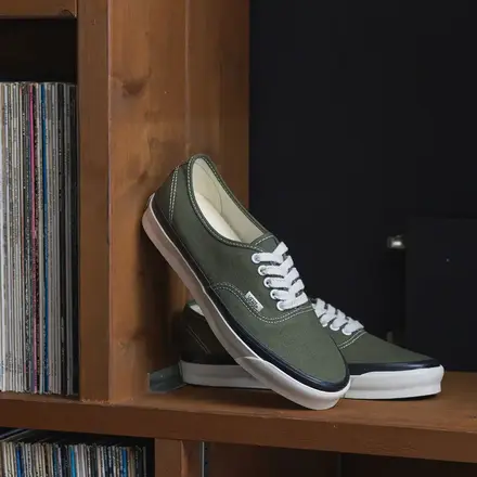  【国内先行予約/4月24日発売予定】 ヴァンズ プレミアム オーセンティック 44 デック 3色