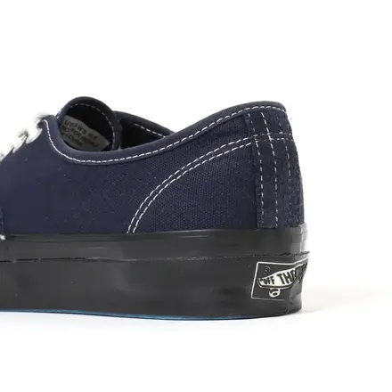 【国内先行予約/5月発売予定】 ヴァンズ プレミアム オーセンティック 44 デッキ  ネイビー/ブラック(VN000EFZNGV)