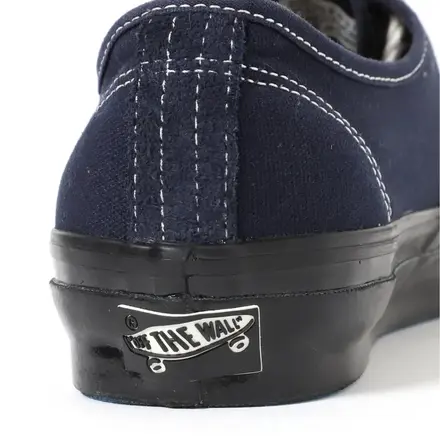 【国内先行予約/5月発売予定】 ヴァンズ プレミアム オーセンティック 44 デッキ  ネイビー/ブラック(VN000EFZNGV)