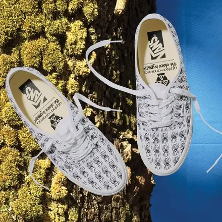  エド・デイヴィス × ヴァンズ プレミアム オーセンティック 44 トゥルー ホワイト/ブラック(VN000EAKTWB)