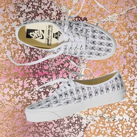 【国内4月18日発売予定】 エド・デイヴィス × ヴァンズ プレミアム オーセンティック 44 トゥルー ホワイト/ブラック(VN000EAKTWB)