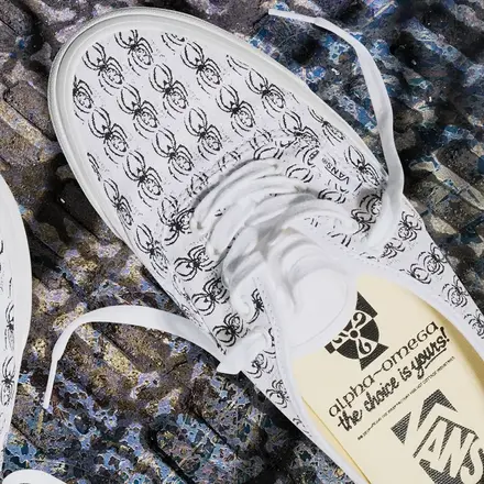 【国内4月18日発売予定】 エド・デイヴィス × ヴァンズ プレミアム オーセンティック 44 トゥルー ホワイト/ブラック(VN000EAKTWB)