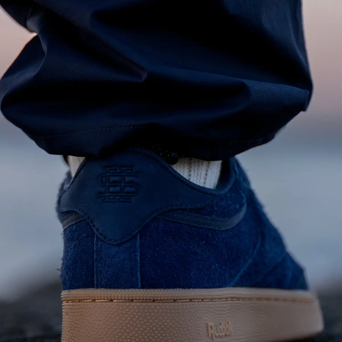 【国内4月29日先行/5月1日発売予定】 アイシー × シー シー × アーバンリサーチ × リーボック クラブ C ネイビー/ガム(SEYE-C-SEESEE-UR-CLUBC)