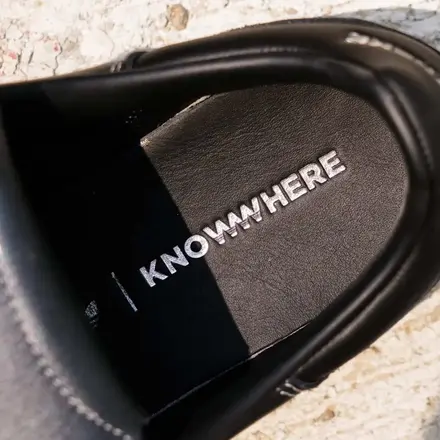 【海外4月24日発売予定】 ノーウェア スタジオ × アディダス オリジナルス スーパースター "TOUGH FEET, NO DEFEAT" ブラック/シルバー