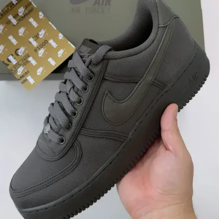 【2026年発売予定】チューン × ナイキ エアフォース 1 ロー "インサイド アウト" ダーク グレー/オリーブ