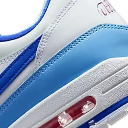 【海外4月23日発売予定】 ナイキ エアマックス1 "ブレーブス シティ コネクト" ホワイト/ハイパー ロイヤル/ダーク パウダー ブルー/スピード レッド(IQ2932-100)