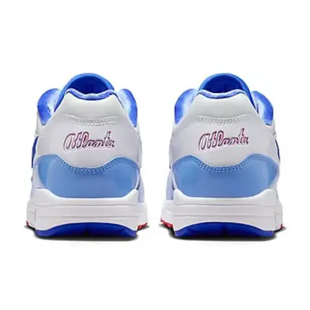 【海外4月23日発売予定】 ナイキ エアマックス1 "ブレーブス シティ コネクト" ホワイト/ハイパー ロイヤル/ダーク パウダー ブルー/スピード レッド(IQ2932-100)