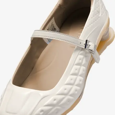 【海外5月7日発売予定】 ナイキ ウィメンズ ショックス Z カリストラ ペール アイボリー/オートミール/ペール アイボリー(IR5510-100)