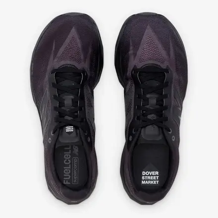 【国内4月23日発売予定】 ドーバー ストリート マーケット × ニューバランス フューエルセル SC エリート V5 ブラック/プラム(MRCEL4E8)