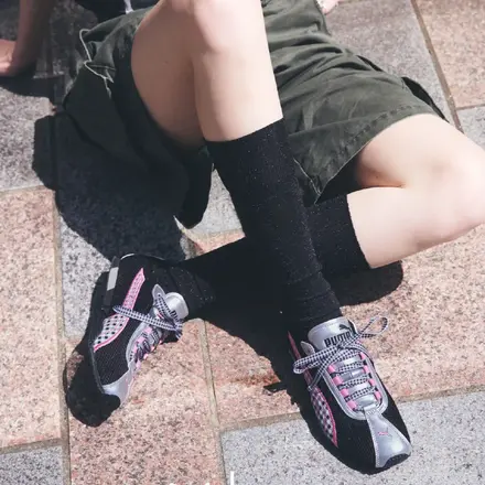 【国内5月2日発売予定】 アトモス ピンク × プーマ H-ストリート "ピクニック" プーマ ブラック/ピンク シマー(409798-01)