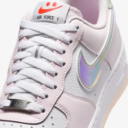 【海外5月23日発売予定】ナイキ ウィメンズ エア フォース 1  1 '07 "スマイリースウッシュ"(IW7589-100)