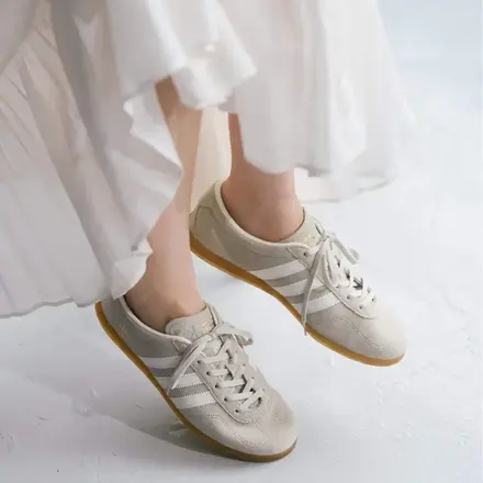 スピックアンドスパン × アディダス オリジナルス ガゼル ロー プロ ワンダーベージュ/コアホワイト/ガム(KI0017)