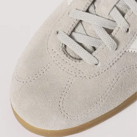 【国内先行予約/5月2日発売予定】スピックアンドスパン × アディダス オリジナルス ガゼル ロー プロ ワンダーベージュ/コアホワイト/ガム(KI0017)