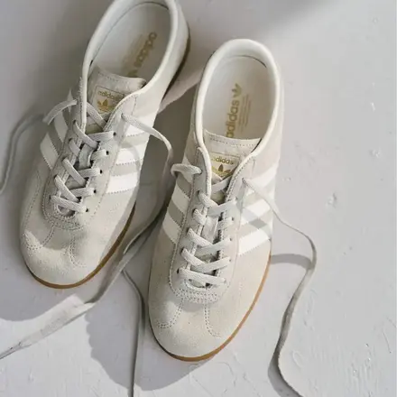 【国内先行予約/5月2日発売予定】スピックアンドスパン × アディダス オリジナルス ガゼル ロー プロ ワンダーベージュ/コアホワイト/ガム(KI0017)