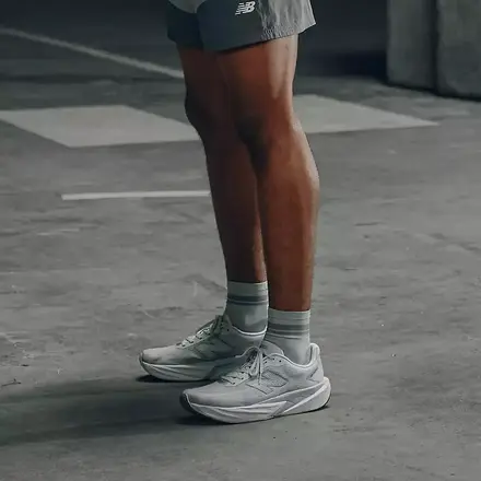 【国内5月1日発売予定】ニューバランス フューエルセル レベル V5 グレーマター/シルバーメタリック(MFCX3NO)