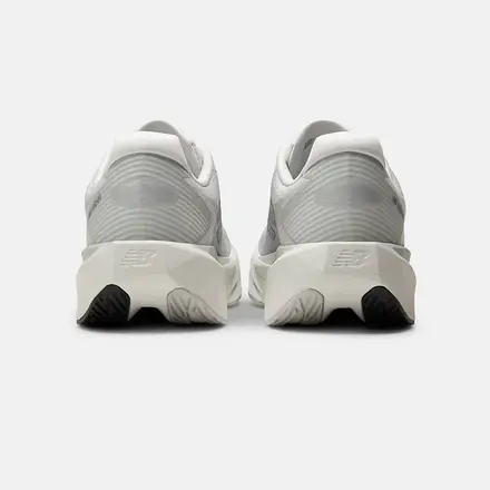 【国内5月1日発売予定】ニューバランス フューエルセル レベル V5 グレーマター/シルバーメタリック(MFCX3NO)