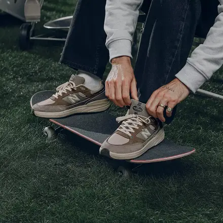 【海外5月29日発売予定】 ニューバランス ヌメリック 933 アンドリュー・レイノルズ "グレーデイズ"(UN933GRY)