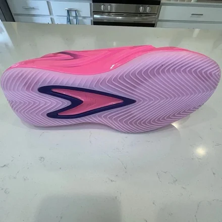 【海外11月20日発売予定】アディダス アンソニー・エドワーズ 3 ルシッド ピンク/カレッジ パープル/ブリス ライラック(KH8545)