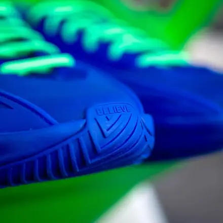 【2026年発売予定】アディダス ビリーブ ザット 1 ベロシティ ブルー/ライム グリーン(JQ9475)