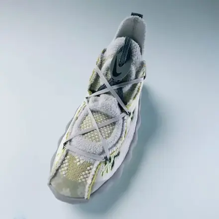 ナイキ マインド 002 フライニット “ピュア プラチナム/ベアリー ボルト” ホワイト/ピュア プラチナム/ウルフ グレー/ダーク グレー(IR2176-100)