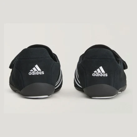 【海外4月29日発売開始】 ファレル・ウィリアムス × アディダス オリジナルス バージニア バリオ フラット アーサー 2色