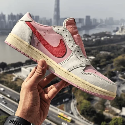 【海外5月22日発売予定】 トラヴィス・スコット × ナイキ エアジョーダン 1 ロー OG セイル/トロピカルピンク/シャイピンク/マスリン(IQ7604-101)