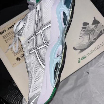 【発売未定】 ヒドゥン NY × アシックス スポーツスタイル ゲル キネティック 2.0 ホワイト/シルバー/グリーン