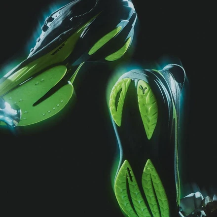 【国内4月発売開始】アストン マーティン アラムコ F1 チーム × プーマ ファスト-R ニトロ エリート 3 & マグマックス 2 ブラック/グリーン