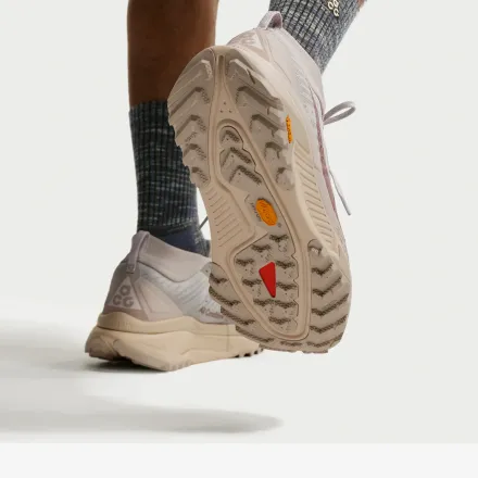  ナイキ ACG ゼガマ クリーム II/セーフティ オレンジ/ライト オレウッド ブラウン(HV8113-200)