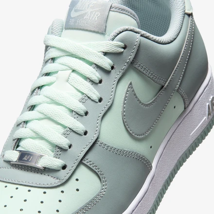 ナイキ エア フォース 1 '07 ベアリー グリーン/ホワイト/ライト パミス(FJ4146-302)