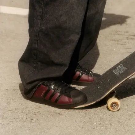  マルコス・モントーヤ × アディダス オリジナルス スーパースター ADV マルーン/コア ブラック/マルーン(KI6735)