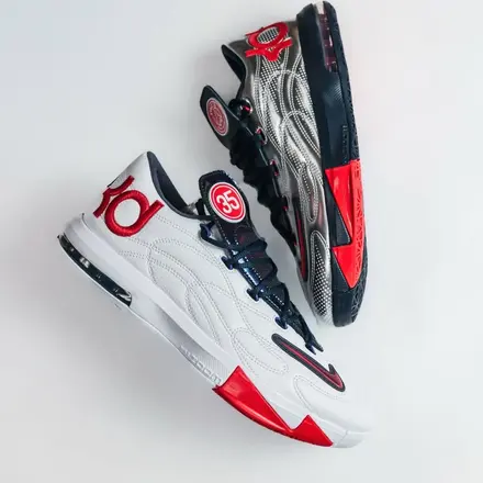 【2026年発売予定】パリ・サンジェルマン × ナイキ KD 6 ホワイト/カレッジ ネイビー-グローバル レッド-ハイパー ロイヤル(IU0593-100)